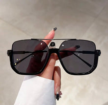 Load image into Gallery viewer, Vintage Square Semi Glasses