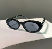 Load image into Gallery viewer, Small Vintage Oval Sunglasses