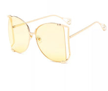 Load image into Gallery viewer, Oversized Square Butterfly Pearl Sunglasses